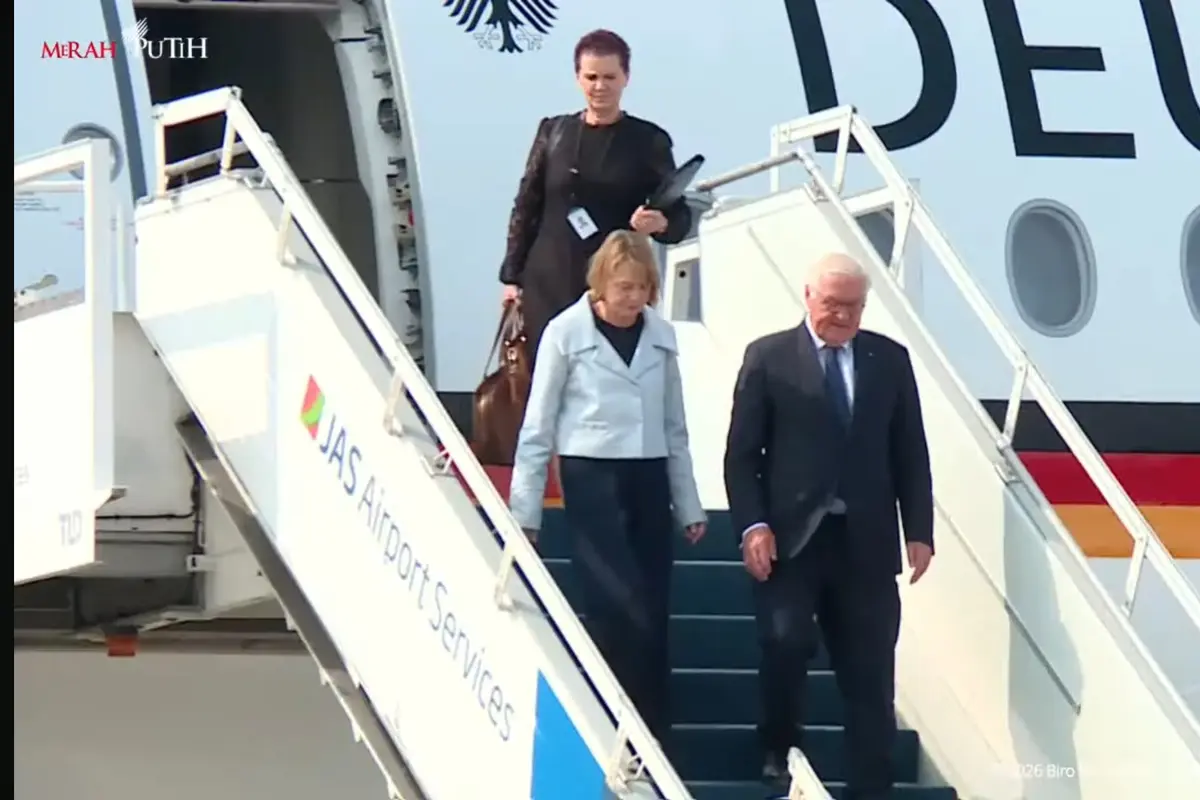 Presiden Jerman Frank-Walter Steinmeier tiba di Pangkalan TNI AU Halim Perdanakusuma, Jakarta Timur, Senin (15/6/2026).