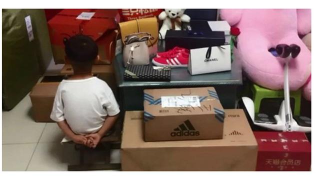 Dibiarkan Bermain Gadget, Bocah 6 Tahun Ini Belanja Hingga Rp 140 Juta