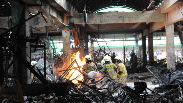 Los Buah Pasar Induk Kramat Jati Terbakar, Seperti Ini Penampakannya