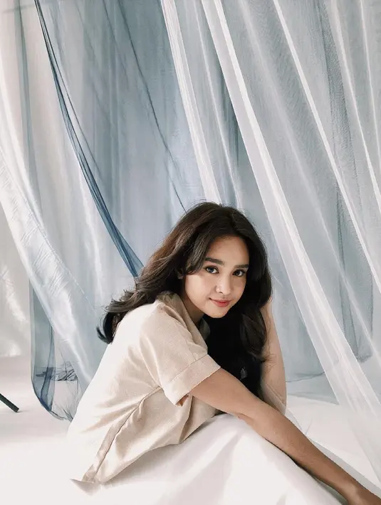 Demi menghasilkan peran yang maksimal memang diperlukan berbagai usaha dan cara dari pelakunya sendiri. Seperti yang dilakukan Michelle Ziudith, tentu semua yang dilakukan demi kualitas peran dan menjaga kepercayaan para penggemarnya. (Instagram/michelleziu)
