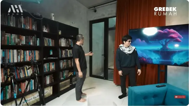 Ada Pembatas Ikhwan dan Akhwat, Ini 9 Potret Kantor Ustaz Felix Siauw yang Estetik