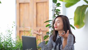 Strategi mindful break untuk menghindari stres berlebihan di lingkungan kerja. (foto: jcomp/freepik)