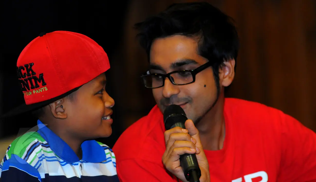 Artis cilik Sony Wakwaw dan  Bobby Maulana saat menghadiri jumpa pers di SCTV Tower, Senayan, Jakarta, Rabu (3/6/2015). Menyambut datangnya Bulan Suci Ramadan 1436 H, SCTV telah mempersiapkan tayangan-tayangan spesial. (Liputan6.com/Faisal R Syam)