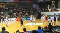 Satria Muda Pertamina mengalahkan Pelita Jaya 73-63 pada gim pertama final IBL 2017-2018 di Britama Arena, Jakarta, Kamis (19/4/2018). (Bola.com/Budi Prasetyo Harsono)