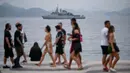 Sebuah kapal patroli Angkatan Laut Brasil terlihat di sekitar pantai Copacabana sebagai bagian dari persiapan keamanan menjelang Konferensi Tingkat Tinggi (KTT) Pemimpin G20 di Rio de Janeiro, Brasil, pada tanggal 15 November 2024. (Mauro PIMENTEL/AFP)