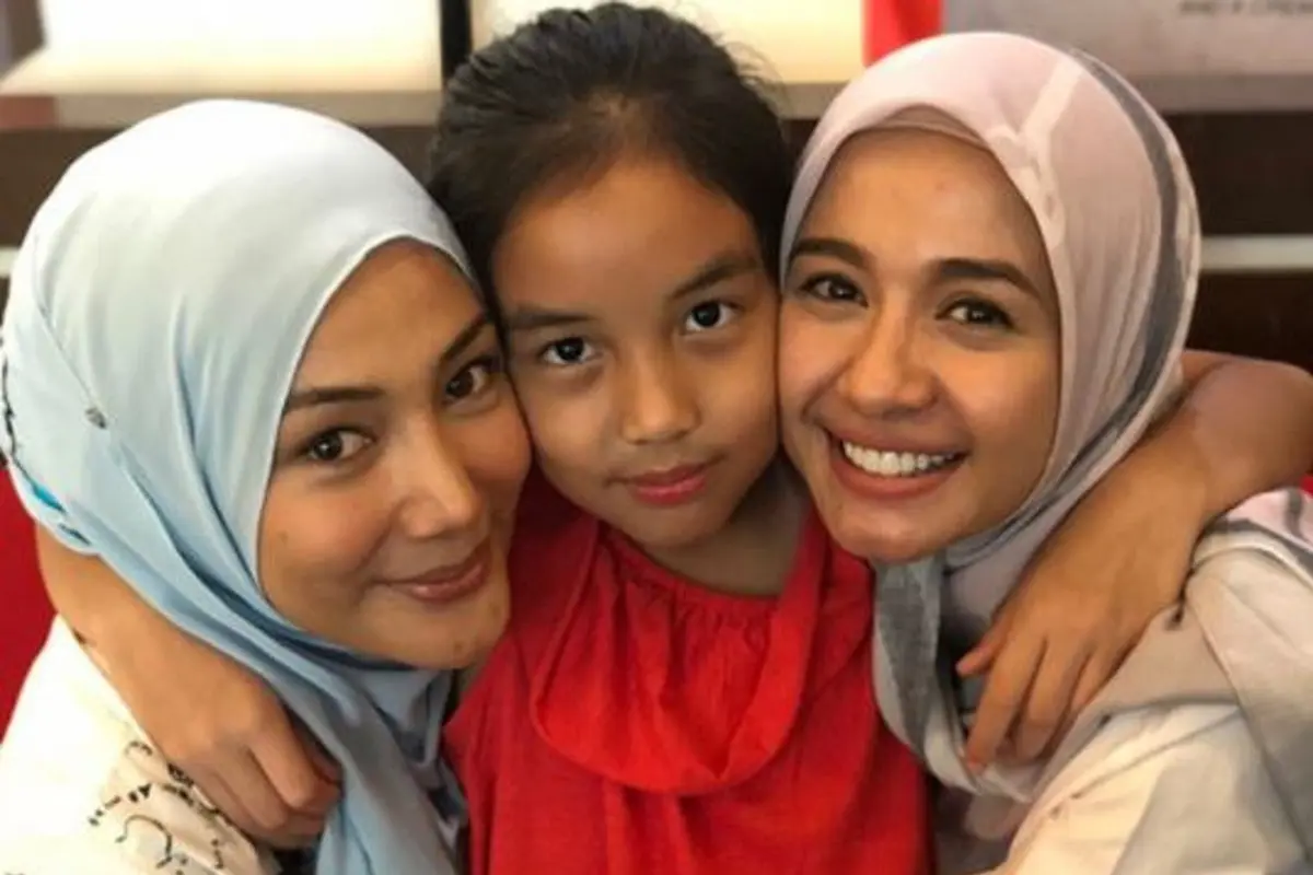 [Bintang] Erra Fazira dan Laudya Cynthia Bella