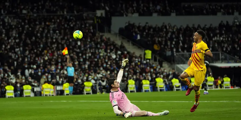 FOTO: Barcelona Permalukan Real Madrid di Stadion Santiago Bernabeu