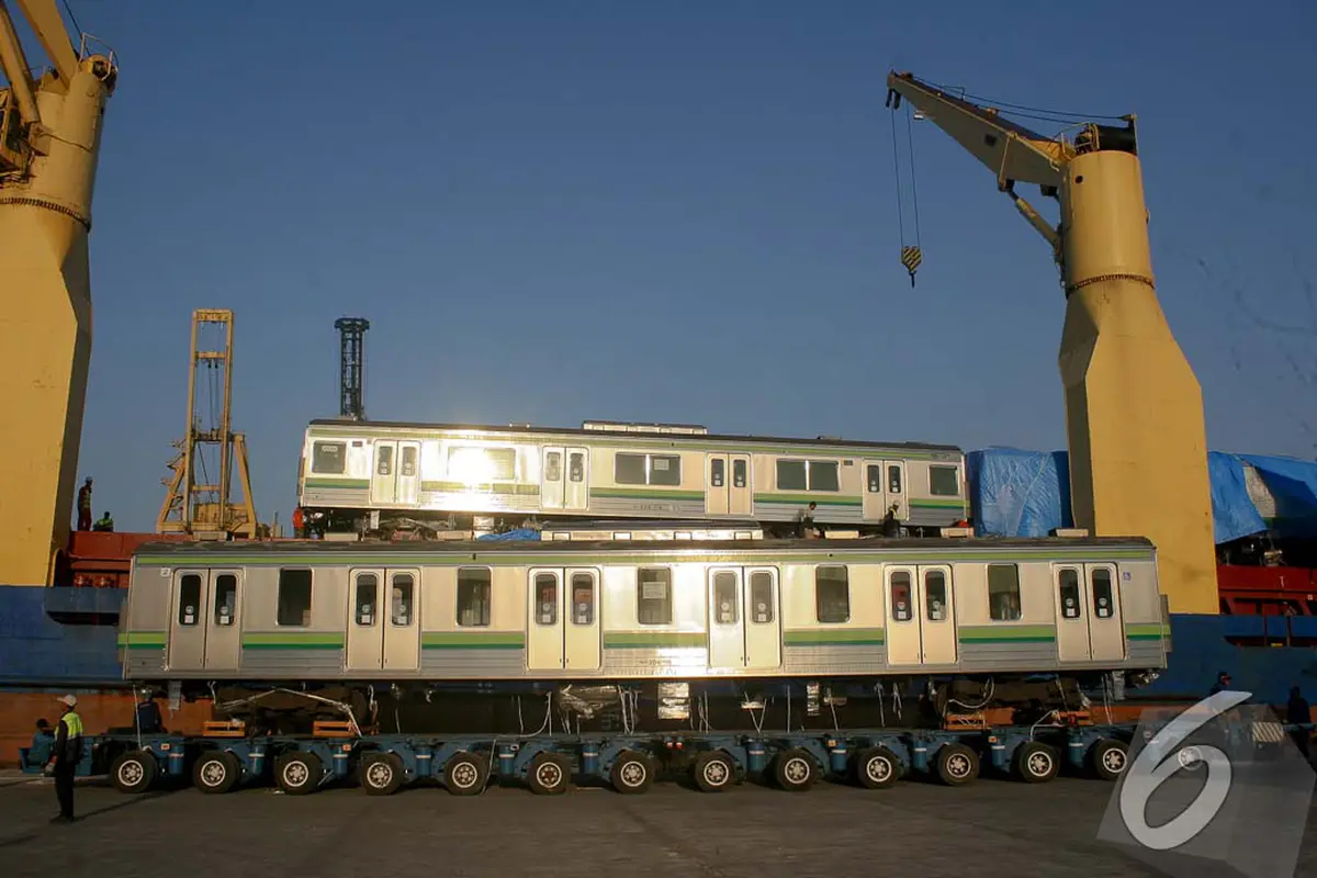 32 KRL Buatan Jepang Tiba Di Tanjung Priok