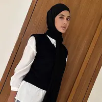 Gaya Modis Paula Verhoeven Kenakan Hijab. [@paula_verhoeven]