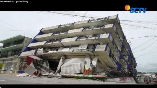 Dampak gempa juga membuat ratusan bangunan ambruk dan aliran listrik untuk 1,8 juta warga terputus.