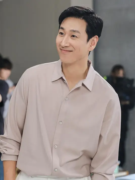 Diamankannya Sun Kyun ini pun membuat banyak netizen terkejut. Pasalnya, banyak netizen Korea Selatan yang menyebutkan jika sang aktor memiliki kesan baik dan sopan serta akting yang mumpuni. (Liputan6.com/IG/@hoduent)