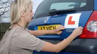 Kementerian Transportasi Inggris akan mengembalikan sekian persen uang jika pengemudi langsung lolos tes . 