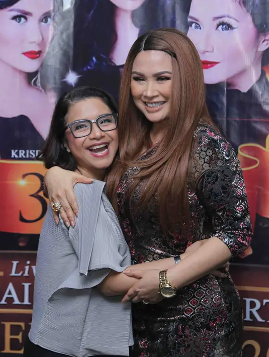 Konsep berbeda konser kali ini diangkat oleh Ruth Sahanaya, Krisdayanti dan Titi DJ. Konser yang biasanya digarap megah dan panggung mewah, tidak terjadi dalam konser kali ini. Tujuannya agar lebih intim dengan para pengemarnya. (Andy Masela/Bintang.com)