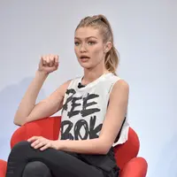 Baru saja berlenggang di panggung Victoria Secret, Gigi Hadid mengungkapkan keadaannya saat ini. Mengkonfirmasi bahwa saat ini Gigi mengidap sakit Hashimoto atau Kelenjar Tiroid. (AFP/Bintang.com)