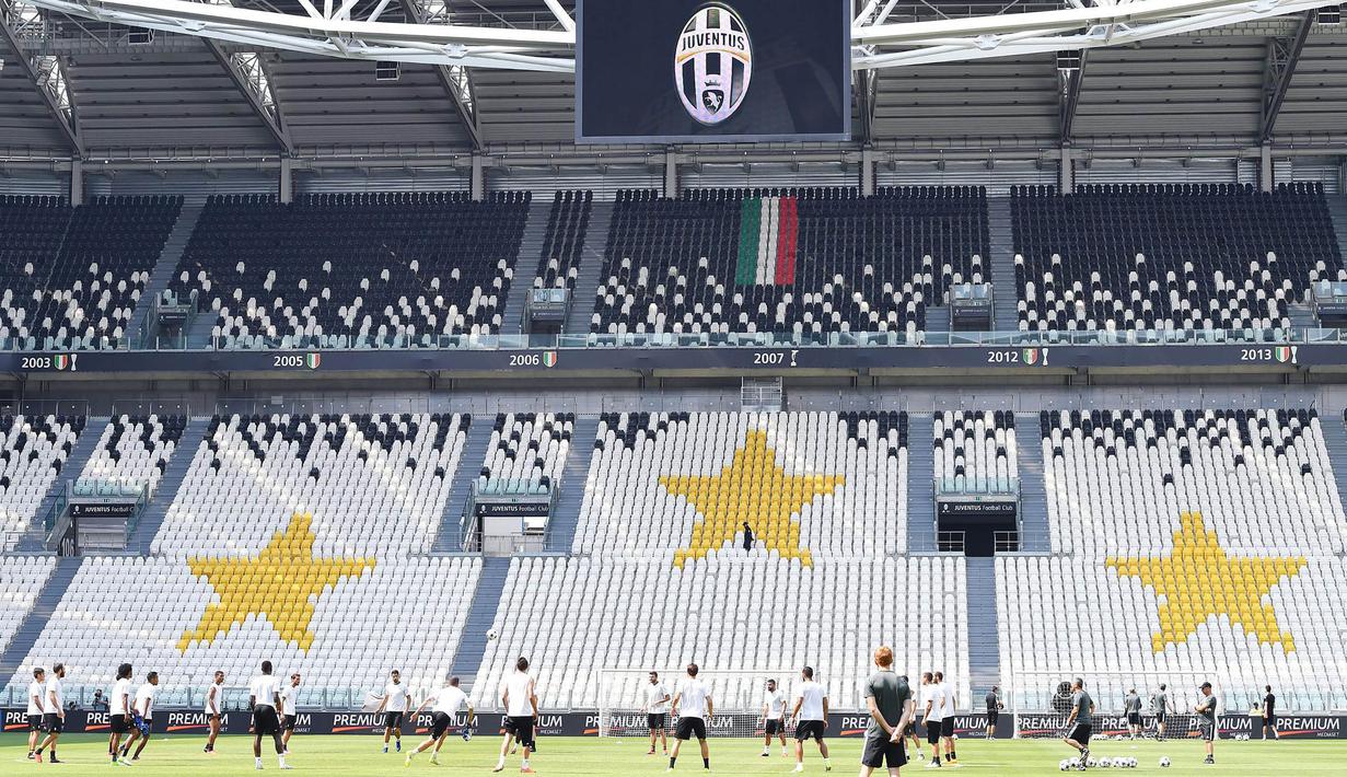 Suasana latihan para pemain Juventus jelang laga final Liga Champions di Stadion Juventus, Turin, Senin (29/5/2017). Juventus akan berhadapan dengan Real Madrid pada laga final. (EPA/Alessandro Di Marco)