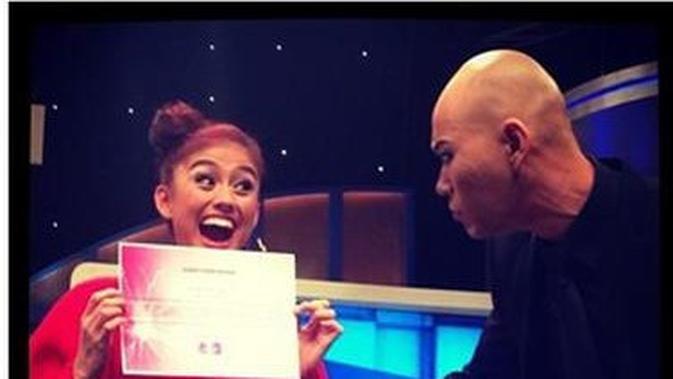 Potret Kebersamaan Deddy Corbuzier dan Agnez Mo. (Sumber: Fimela.com)