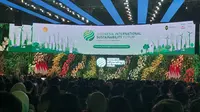 Presiden Joko Widodo (Jokowi) dalam sambutannya di ISF 2024, JCC Senayan, Jakarta. Dia memamerkan Indonesia memiliki Pembangkit Listrik Tenaga Surya (PLTS) Terapung terbesar di Asia Tenggara. PLTS terapung itu juga menjadi yang terbesar ketiga di dunia.