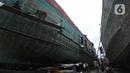 Perbaikan yang dilakukan seperti pembersihan tiram, dan kebocoran kecil, pada sela alur perahu. (merdeka.com/Imam Buhori)