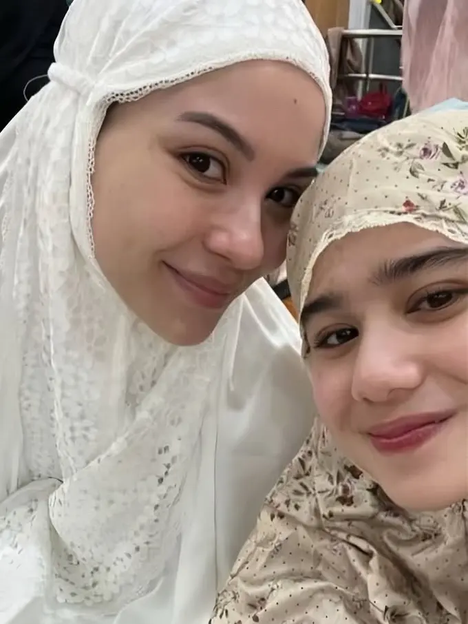 Wajah Natural Para Artis saat Itikaf di Masjid di Akhir Ramadan