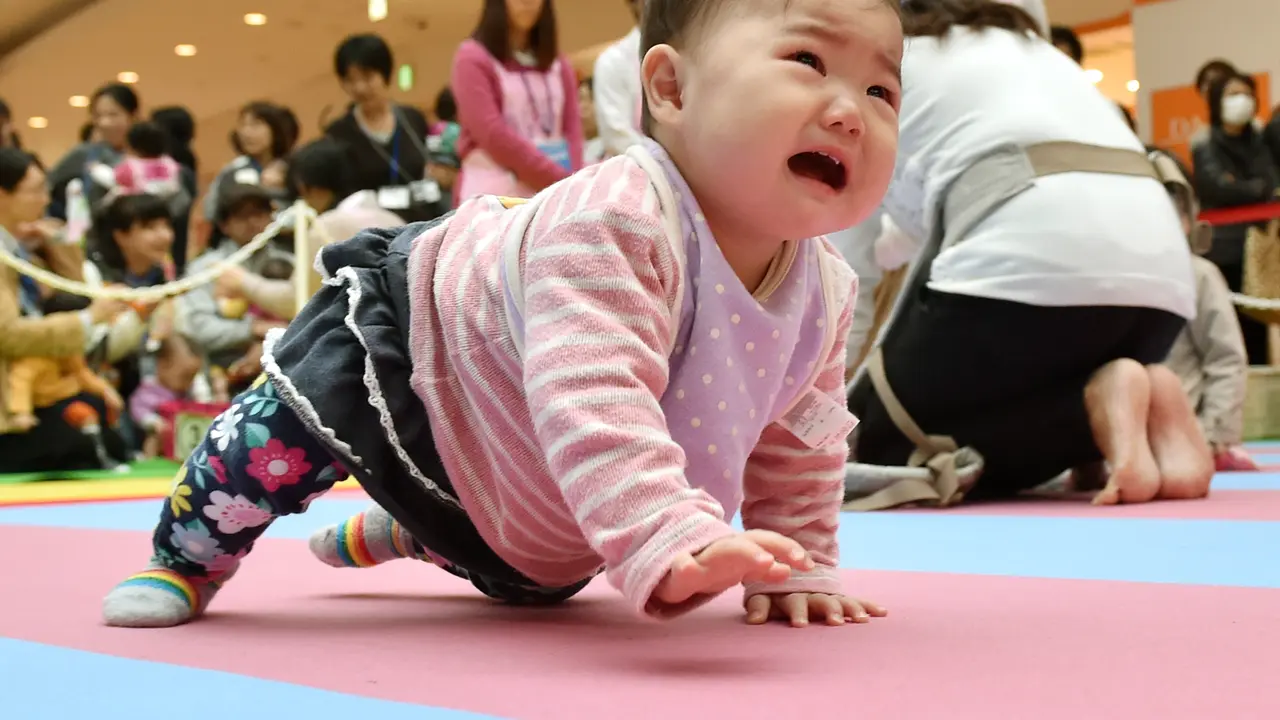 20151123-Lomba Bayi Merangkak-Jepang-AFP Photo