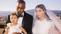 Sebuah fakta mengejutkan terungkap, pernikahan Kim Kardashian dan Kanye West hanya rekayasa.