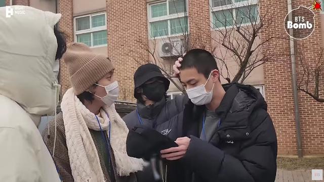 Momen Jin BTS Berangkat wamil. (Tangkapan layar YouTube/ BangtanTV)