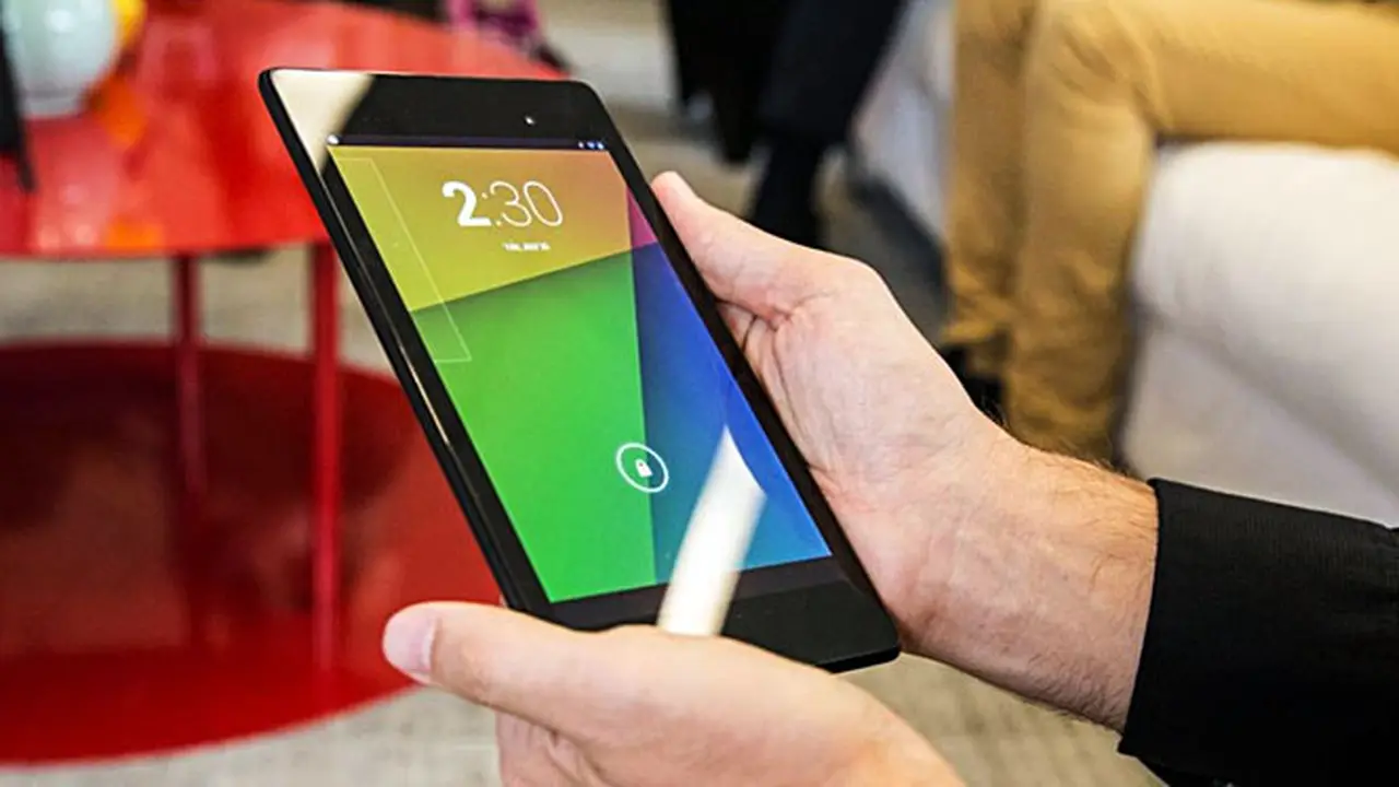 phone-tablet-nexus-131101b.jpg
