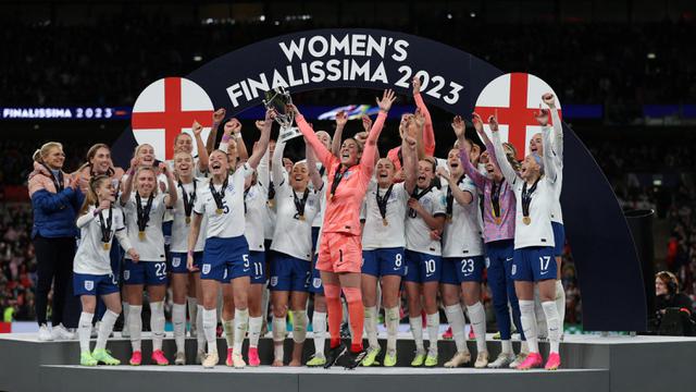 Foto: Timnas Inggris Jadi Juara Finalissima Putri, Atasi Perlawanan Sengit Brasil Melalui Babak Adu Penalti