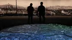 Pengunjung melihat pajangan yang menggambarkan kehancuran akibat bom atom tahun 1945, di Museum Peringatan Perdamaian Hiroshima di Hiroshima, pada tanggal 15 Mei 2023, hanya beberapa hari menjelang kedatangan para pemimpin untuk KTT Pemimpin G7. (AFP/Richard A. Brooks)