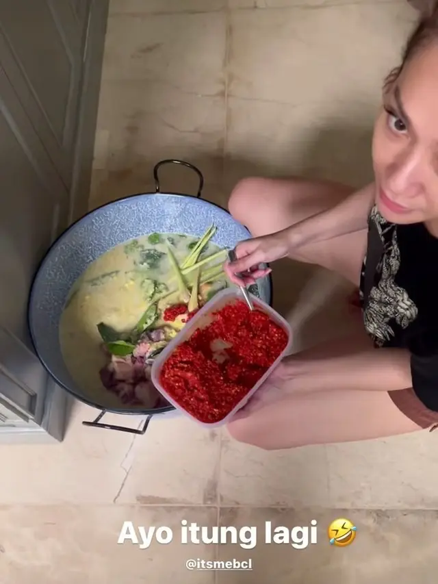 7 Potret Bunga Citra Lestari Masak Rendang 18 Kg, Persiapan Lebaran