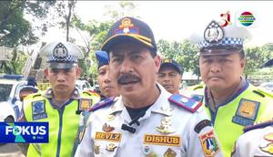 Simak informasi dalam Fokus Pagi edisi (26/12) dengan pilihan topik-topik sebagai berikut, Kebakaran Kios Dagang, Bangunan Ambruk Timpa Kendaraan, Banjir Bandang kembali Menerjang Agam, Ketahuan Menipu, Pria Tembak Pedagang Emas.