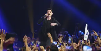 The Script manggung di Top 3 Road to Grand Final Indonesian Idol semalam. (Nurwahyunan/Bintang.com)