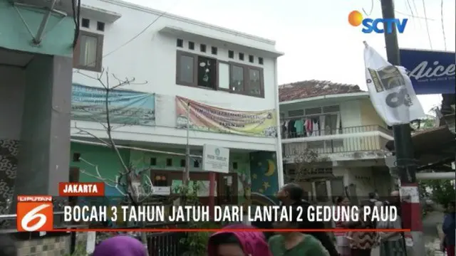 Seorang anak 3 tahun terjatuh dari lantai 2 sekolah PAUD di Menteng, Jakarta Pusat, saat sedang bermain bersama sang kakak.