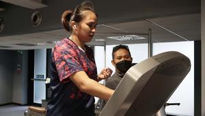 Gvtpnwg0rkqsfm Berikut kutipan lirik lagunya dimana bisa ku temukan kenyamanan rindu engkau beri andai kan kau tau disini ku rindu akan semua kenangan kita …. https www bola com ragam read 4376803 lirik lagu tetap untukmu anneth