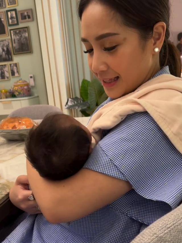 Keluarga Raffi Ahmad dan Nagita Slavina Diduga Adopsi Anak Perempuan, Perhatian Rafathar dan Rayyanza Tuai Sorotan