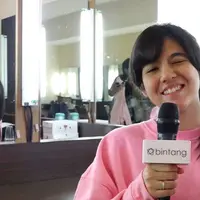 DJ Una mengungkapkan rasa bahagianya karena di dalam janinnya telah hadir jabang bayi.