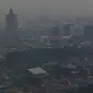 Kualitas udara Jakarta berada di angka 168 yang menunjukkan kategori tidak sehat, lalu disusul Kota Lahore, Pakistan dengan angka 154.  (merdeka.com/Arie Basuki)