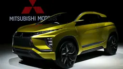 Mitsubishi mengeluarkan mobil konsep bertema crossover pada Tokyo Motor Show ke 44 di Jepang, Rabu (28/10/2015). Lebih dari 76 merk mobil ternama akan hadir di pagelaran ini. (REUTERS/Toru Hanai)