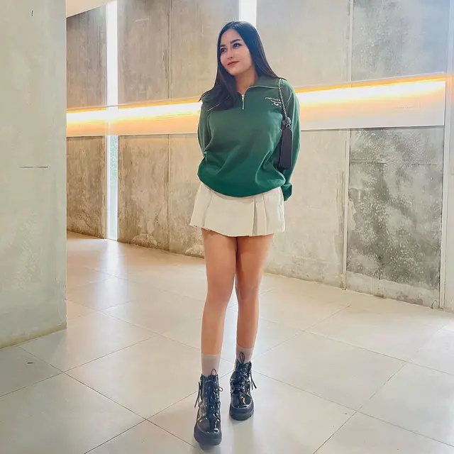 Laura (https://www.instagram.com/p/Cm36B_FvlsV/)