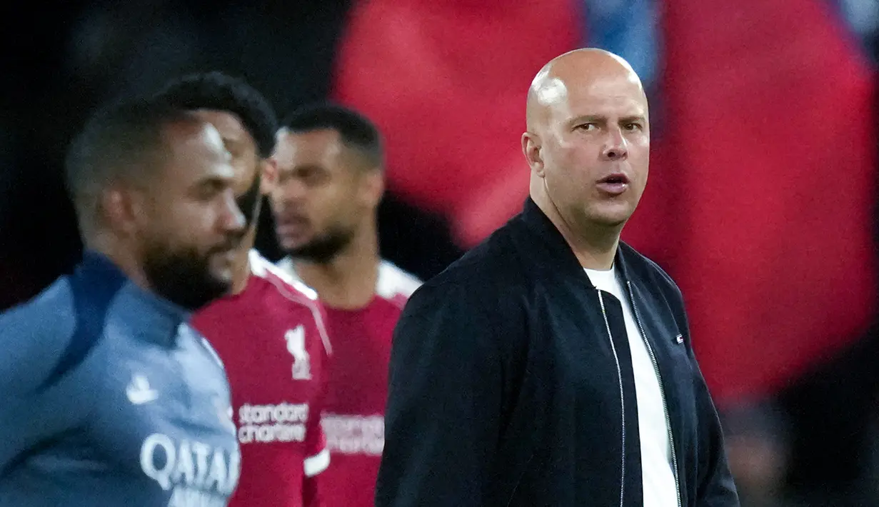 Arne Slot berkaca pada keberhasilan The Reds membalikkan keadaan atas Galatasaray saat bermain di Anfield. Pada babak 16 besar, Liverpool sempat tertinggal 0-1 pada leg pertama dari raksasa Turki tersebut. Tetapi di leg kedua yang berlangsung di kandangnya, klub asal Merseyside itu sukses menang dengan skor 4-0. (AP Photo/Thibault Camus)
