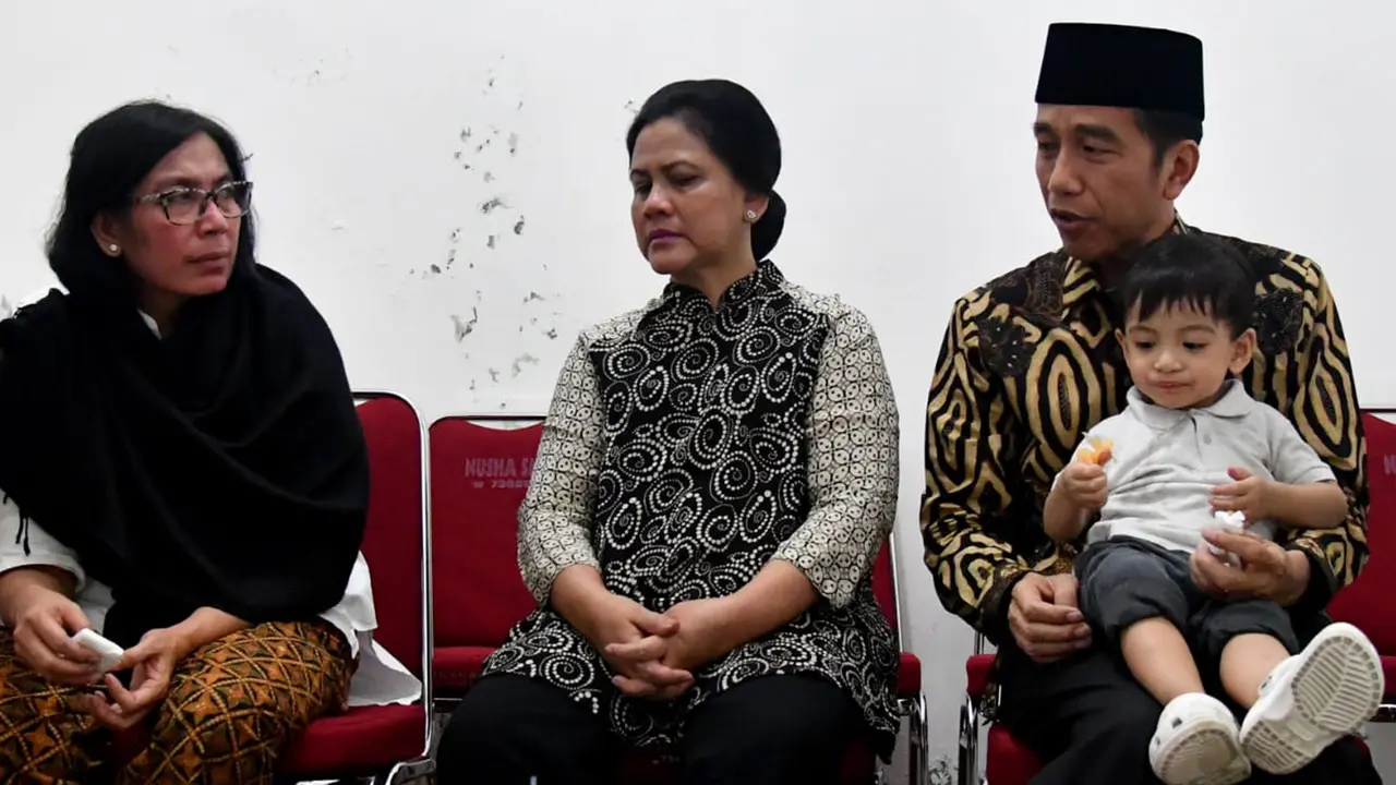 Presiden Jokowi Melayat Besan di Solo