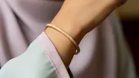 9 Model Gelang Emas Bangle Simple untuk Acara Pengajian, Tampil Anggun
