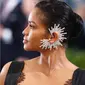 Karya Rinaldy Yunardi dikenakan Cassie di Met Gala 2017. (dok.Instagram @rinaldyyunardi/https://www.instagram.com/p/BxJOllAj3eK/Henry