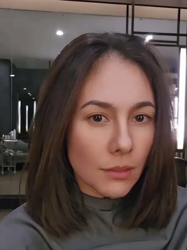 Wulan Guritno dengan rambut pendek terlihat fresh. [@wulanguritno]