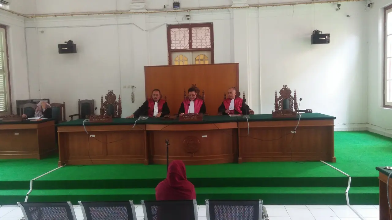 Vonis Hakim bagi IRT Tersandung Status Facebook