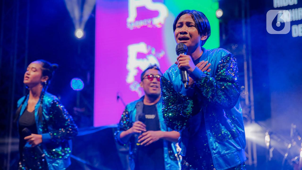 Aksi Fajar Sadboy feat JC SQUAD saat Tampil dalam KapanLagi Buka Bareng 2023