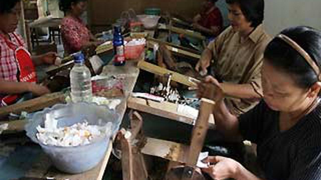 Ilustrasi buruh rokok