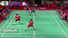 Kejar mengejar angka terjadi sejak game pertama yang dimenangkan pasangan Indonesia 21-19.