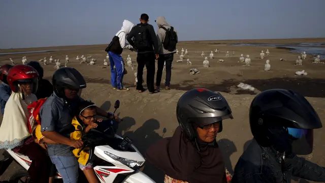 20151027-Menengok Saat Bencana Lumpur Lapindo Jadi Obyek Wisata-Sidoarjo