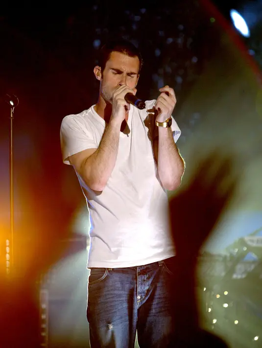 Pertama kali berperan menjadi orang tua, baik Adam maupun Behati merasa ada perubahan pada dirinya dan mereka sangat menikmatinya. (AFP/Bintang.com)